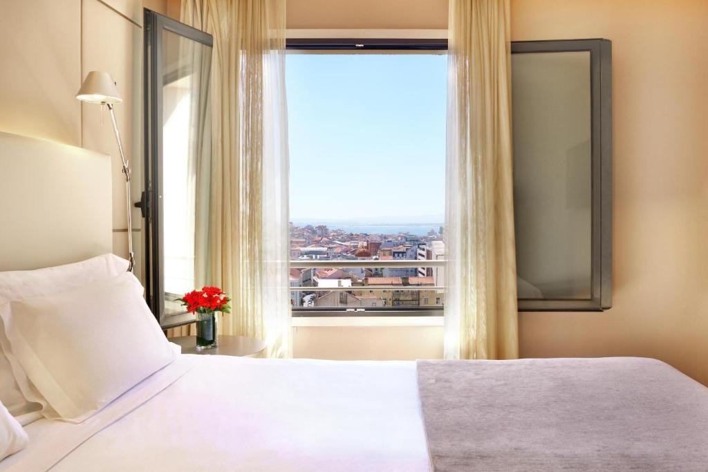 Deluxe Ocean View Suite